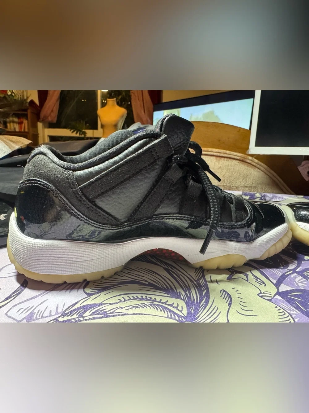 Air Jordan 11 Retro Low 72-10 Black Sneakers Size 4Y / Women’s 7.5